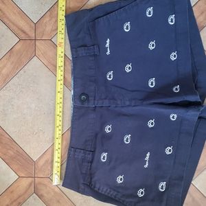 Embroidered Penn State shorts